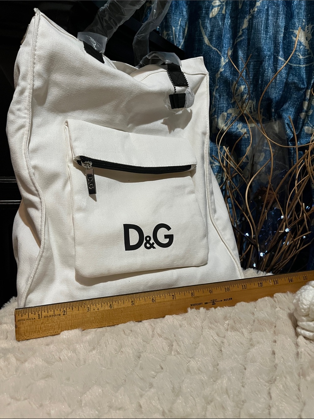 nwt D&G Canvas Tote - Picture 3 of 5